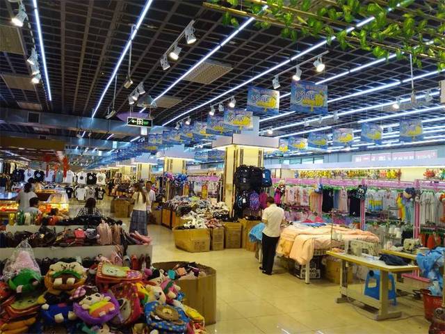 八鋼首家服裝批發城迎父親節，男士進店有禮驚喜不斷